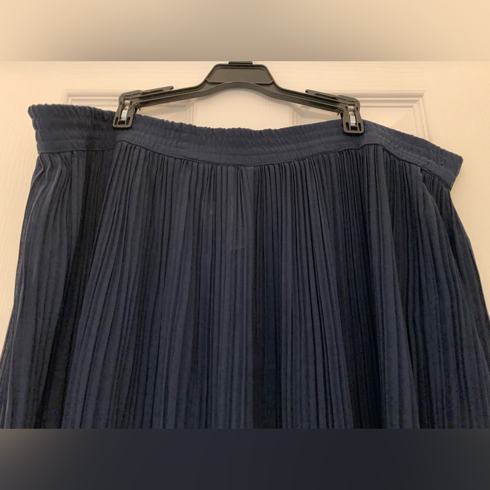 Diane Von Furstenberg Vintage Size 14 Elegant Navy Blue Pleated Skirt Old Money - Picture 8 of 10